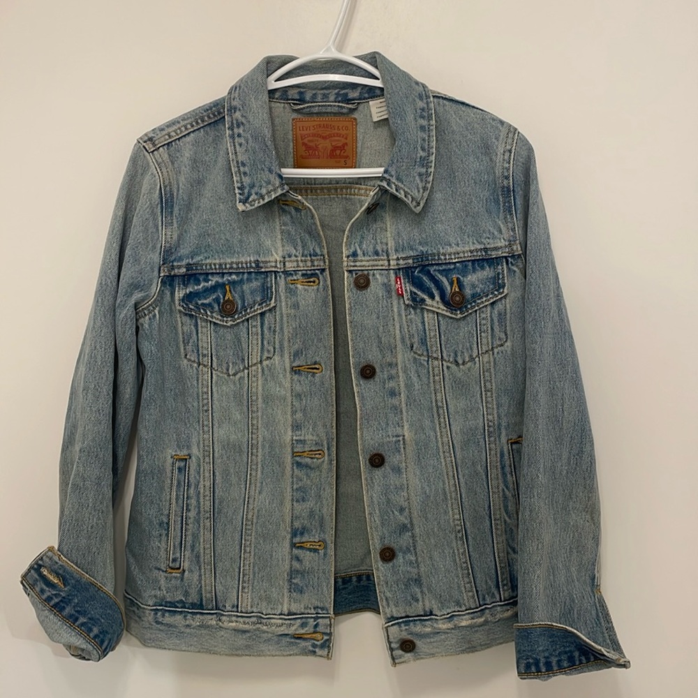 Levi’s Jean Jacket size small.